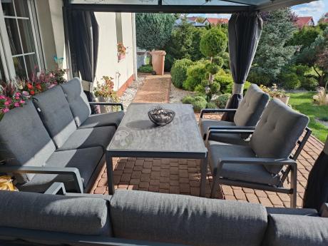 Nowoczesny zestaw mebli ogrodowych dla 8 osób z 2 sofami 200cm, 2 fotelami i stołem 150x90 cm Tavaro Grande Antracite