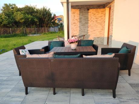 Zestaw ogrodowy z podnoszonym stolikiem