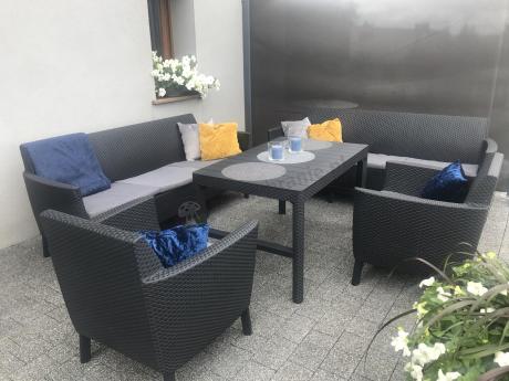 Zestaw ogrodowy z podnoszonym stolikiem