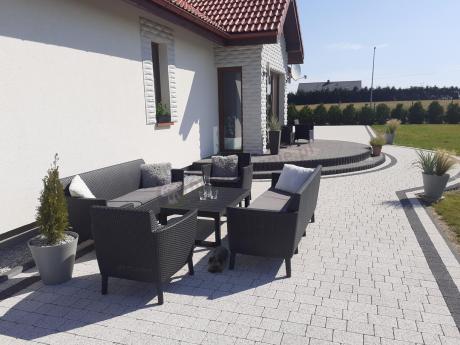 Zestaw ogrodowy z podnoszonym stolikiem