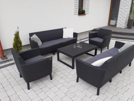 Zestaw ogrodowy z podnoszonym stolikiem