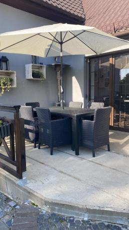 Stół z parasolem i fotele ogrodowe Meblobranie TF6 Plus grafit