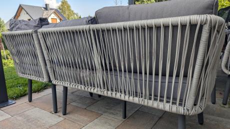 Szare meble na taras - zestaw z narożnikiem, fotelem i i pufami - Postigo Corner XXL