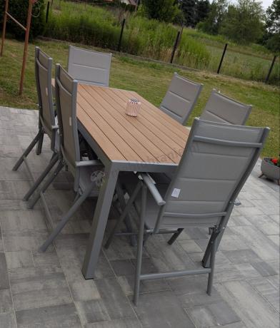 Szare meble ogrodowe - komplet stół i 8 regulowanych krzeseł - Kanbery Wood Silver 8+1