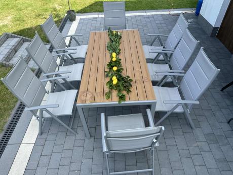 Szare meble ogrodowe - komplet stół i 8 regulowanych krzeseł - Kanbery Wood Silver 8+1