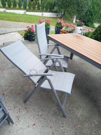 Szare meble ogrodowe - komplet stół i 8 regulowanych krzeseł - Kanbery Wood Silver 8+1