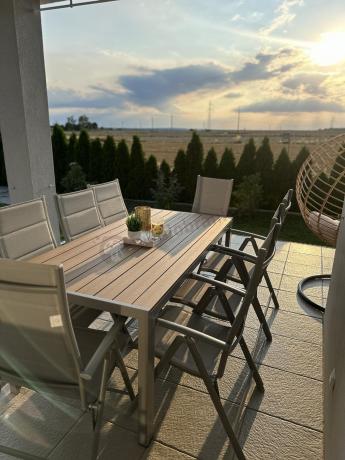 Szare meble ogrodowe - komplet stół i 8 regulowanych krzeseł - Kanbery Wood Silver 8+1