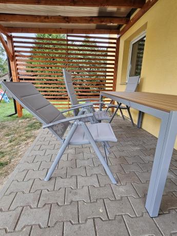 Szare meble ogrodowe - komplet stół i 8 regulowanych krzeseł - Kanbery Wood Silver 8+1