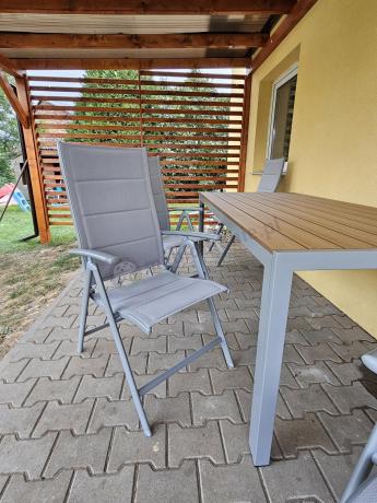 Szare meble ogrodowe - komplet stół i 8 regulowanych krzeseł - Kanbery Wood Silver 8+1