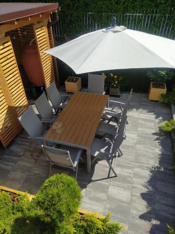 Szare meble ogrodowe - komplet stół i 8 regulowanych krzeseł - Kanbery Wood Silver 8+1