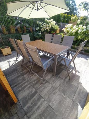 Szare meble ogrodowe - komplet stół i 8 regulowanych krzeseł - Kanbery Wood Silver 8+1