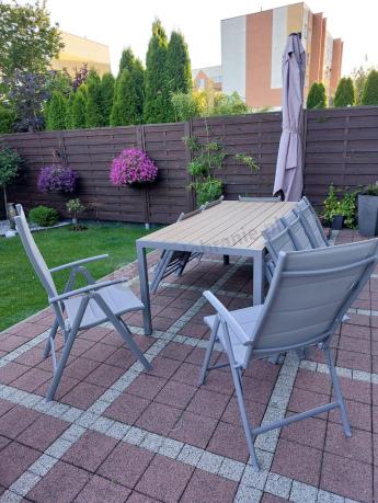 Szare meble ogrodowe - komplet stół i 8 regulowanych krzeseł - Kanbery Wood Silver 8+1