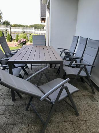 Szare meble ogrodowe - komplet stół i 8 regulowanych krzeseł - Kanbery Wood Silver 8+1