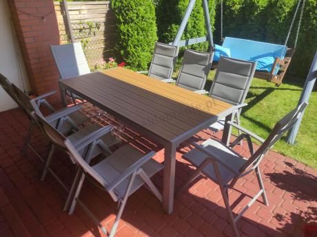 Szare meble ogrodowe - komplet stół i 8 regulowanych krzeseł - Kanbery Wood Silver 8+1