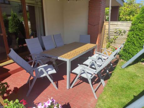 Szare meble ogrodowe - komplet stół i 8 regulowanych krzeseł - Kanbery Wood Silver 8+1