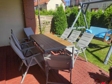 Szare meble ogrodowe - komplet stół i 8 regulowanych krzeseł - Kanbery Wood Silver 8+1