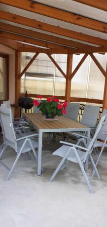 Szare meble ogrodowe - komplet stół i 8 regulowanych krzeseł - Kanbery Wood Silver 8+1