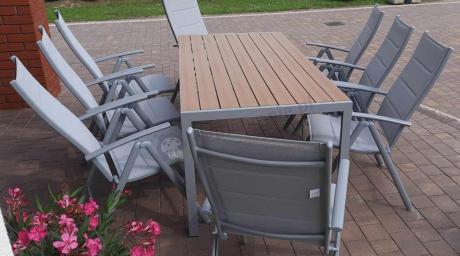 Szare meble ogrodowe - komplet stół i 8 regulowanych krzeseł - Kanbery Wood Silver 8+1