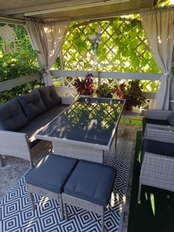 Szare meble ogrodowe technorattan ze stołem obiadowym i sofą Torino Dining