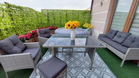 Szare meble ogrodowe technorattan ze stołem obiadowym i sofą Torino Dining