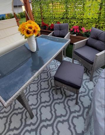 Szare meble ogrodowe technorattan ze stołem obiadowym i sofą Torino Dining