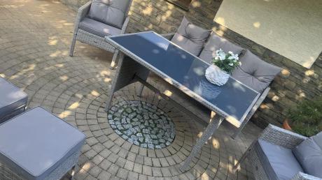 Szare meble ogrodowe technorattan ze stołem obiadowym i sofą Torino Dining