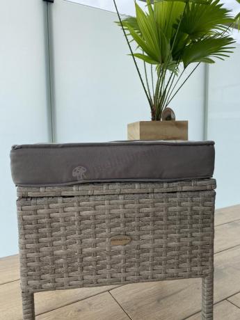 Szare meble ogrodowe technorattan ze stołem obiadowym i sofą Torino Dining