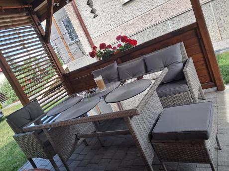 Szare meble ogrodowe technorattan ze stołem obiadowym i sofą Torino Dining