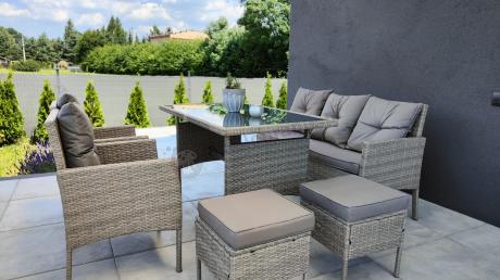 Szare meble ogrodowe technorattan ze stołem obiadowym i sofą Torino Dining