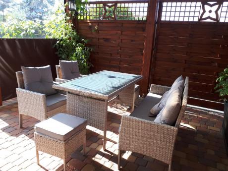 Szare meble ogrodowe technorattan ze stołem obiadowym i sofą Torino Dining