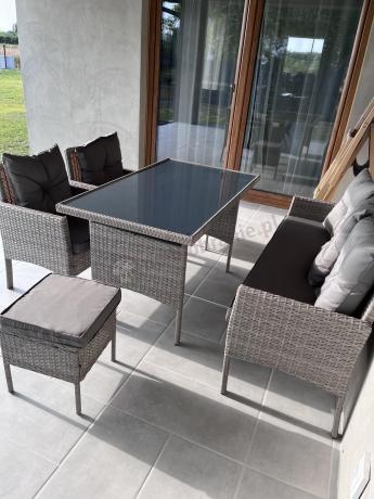 Szare meble ogrodowe technorattan ze stołem obiadowym i sofą Torino Dining