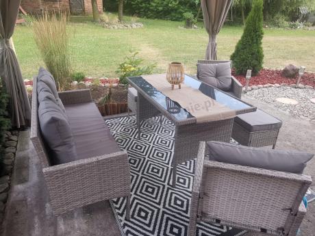 Szare meble ogrodowe technorattan ze stołem obiadowym i sofą Torino Dining