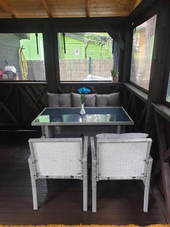 Szare meble ogrodowe technorattan ze stołem obiadowym i sofą Torino Dining