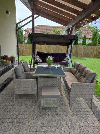 Szare meble ogrodowe technorattan ze stołem obiadowym i sofą Torino Dining