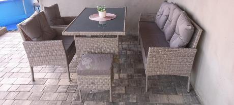 Szare meble ogrodowe technorattan ze stołem obiadowym i sofą Torino Dining