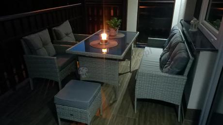 Szare meble ogrodowe technorattan ze stołem obiadowym i sofą Torino Dining