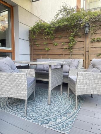 Szare meble ogrodowe technorattan ze stołem obiadowym i sofą Torino Dining