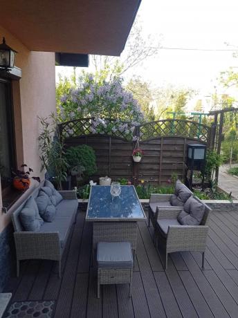 Szare meble ogrodowe technorattan ze stołem obiadowym i sofą Torino Dining