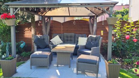 Szare meble technorattanowe na taras z regulowanymi fotelami Laritto Dining + pufy - Grey