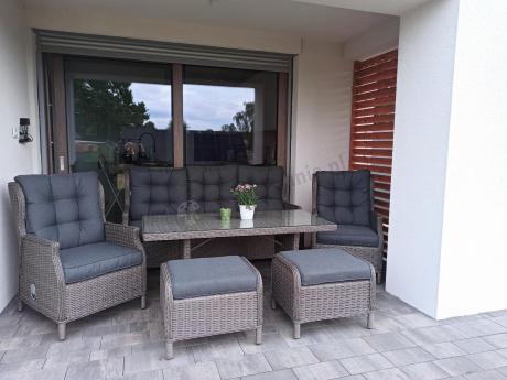 Szare meble technorattanowe na taras z regulowanymi fotelami Laritto Dining + pufy - Grey