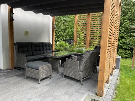 Szare meble technorattanowe na taras z regulowanymi fotelami Laritto Dining + pufy - Grey