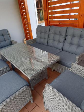 Szare meble technorattanowe na taras z regulowanymi fotelami Laritto Dining + pufy - Grey