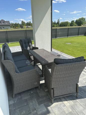 Szare meble technorattanowe na taras z regulowanymi fotelami Laritto Dining + pufy - Grey