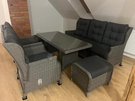 Szare meble technorattanowe na taras z regulowanymi fotelami Laritto Dining + pufy - Grey