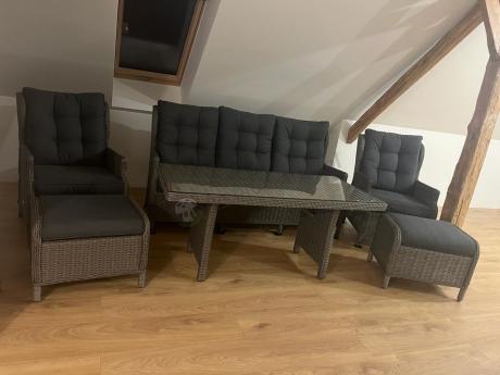 Szare meble technorattanowe na taras z regulowanymi fotelami Laritto Dining + pufy - Grey