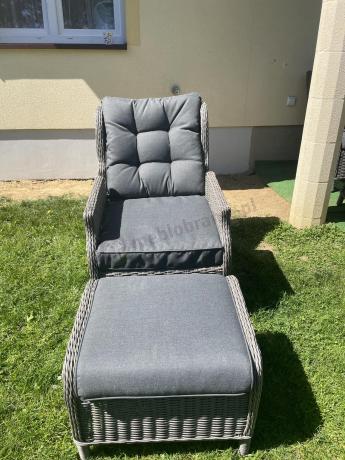 Szare meble technorattanowe na taras z regulowanymi fotelami Laritto Dining + pufy - Grey