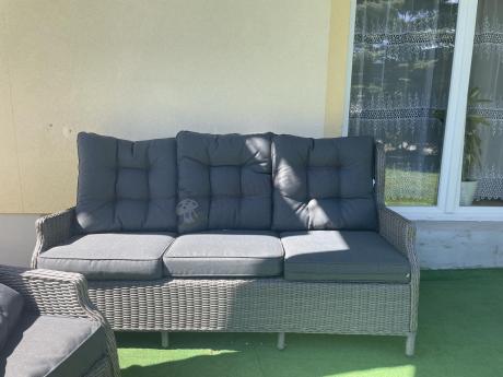 Szare meble technorattanowe na taras z regulowanymi fotelami Laritto Dining + pufy - Grey