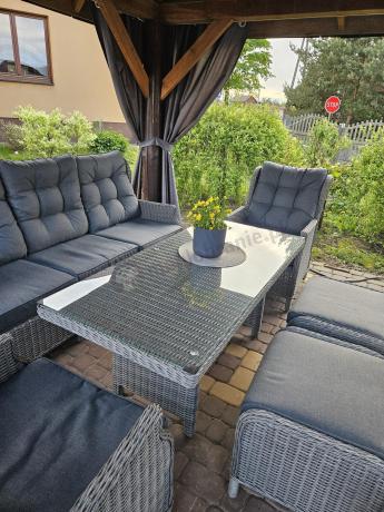 Szare meble technorattanowe na taras z regulowanymi fotelami Laritto Dining + pufy - Grey