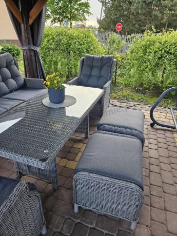 Szare meble technorattanowe na taras z regulowanymi fotelami Laritto Dining + pufy - Grey