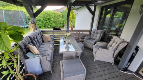 Szare meble technorattanowe na taras z regulowanymi fotelami Laritto Dining + pufy - Grey